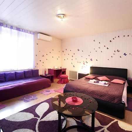 Apartment Orange Purple Blue ซาเกร็บ ภายนอก รูปภาพ